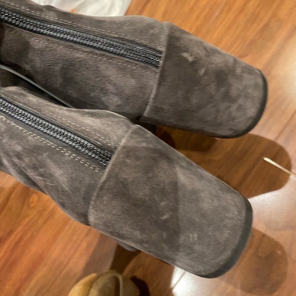 Stuart Weitzman / Bacari Gray Slate block heel ankle boot Suede Booties Size 10 - Picture 4 of 8